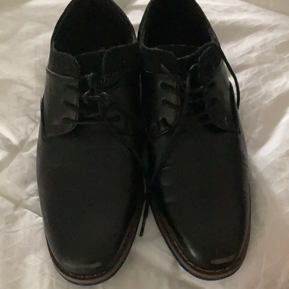 Boys dress shoes size 5